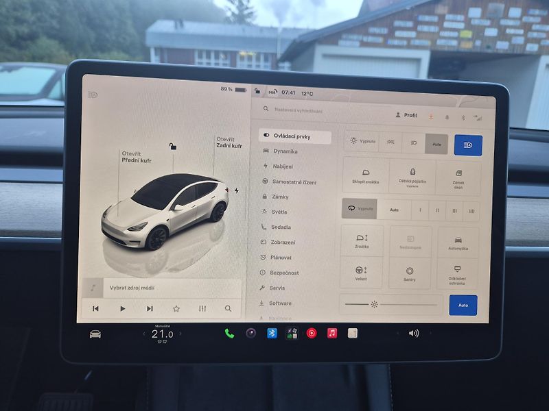 Tesla Model Y RWD 220kw TZ SOH 93,1 % - fotka 20 z 50