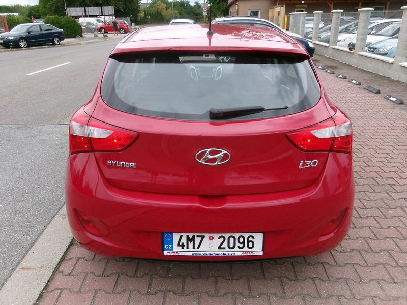 Hyundai i30 (2012) 1,6 16V KLIMA TEMP ČR - fotka 5 z 26