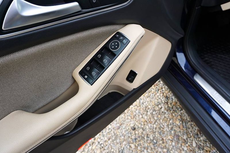 Mercedes-Benz GLA (2018) 2,0 220 135 kW - fotka 33 z 60
