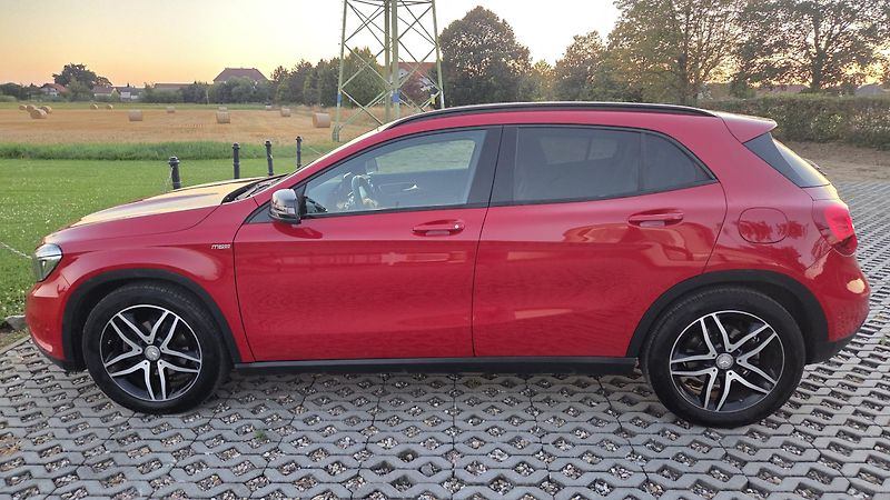 Mercedes-Benz GLA (2015)  220d 7G-DCT 4MATIC AMG Styl - fotka 5 z 31