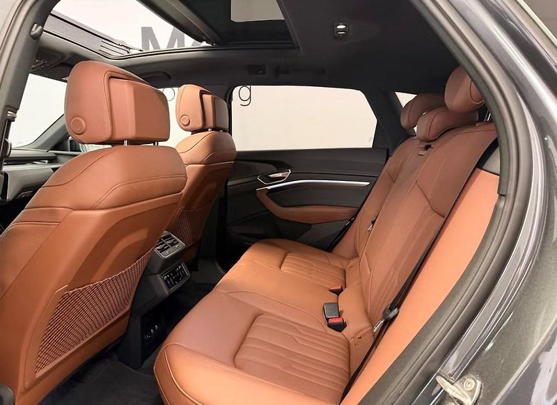 Audi Q8 e-tron 55 Q 360kam Kůže 4 zóny Pano - fotka 10 z 16