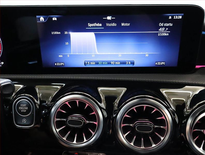 Mercedes-Benz CLA (2023) AMG Paket 200 d - fotka 19 z 27