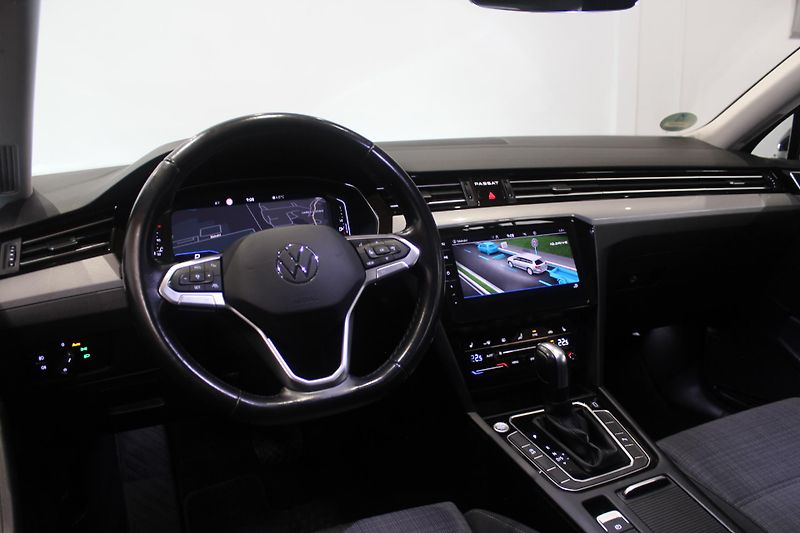 Volkswagen Passat (2021) 2.0TDI DSG Display LED - fotka 27 z 34
