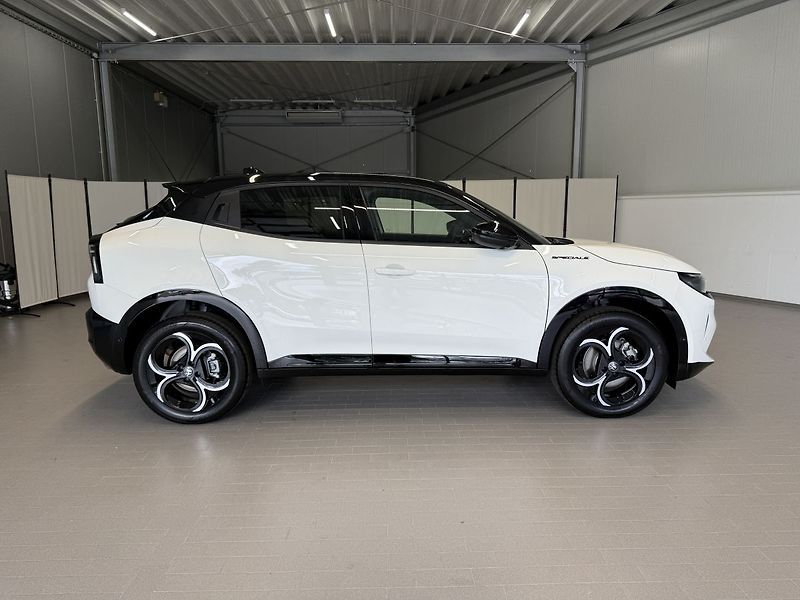Alfa Romeo Junior (2025) Ibrida Q4 Speciale 1.2 Turbo H - fotka 5 z 22