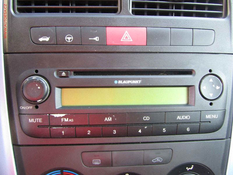 Fiat Grande Punto (2006) 1.2i, 2.maj,ČR, STK6/28 - fotka 15 z 18