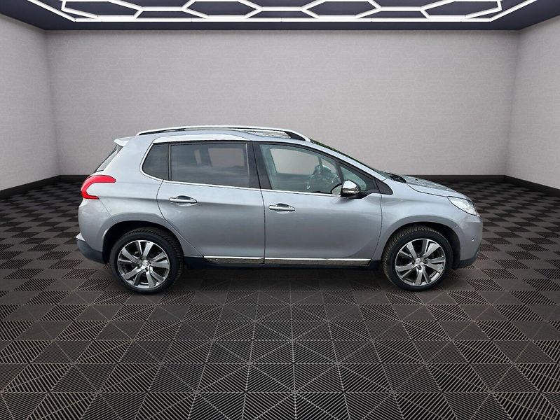 Peugeot 2008 (2016) 1.2T 81kw Allure - fotka 8 z 23