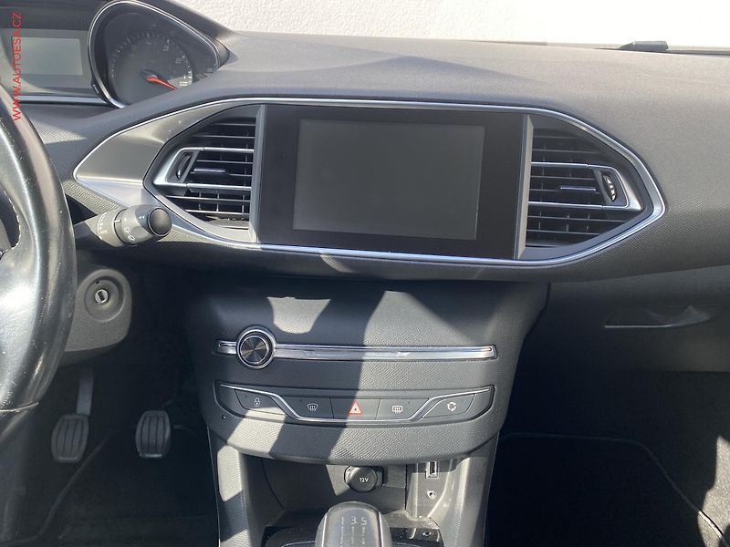 Peugeot 308 (2016) 1.2PT, Style, navi - fotka 12 z 19