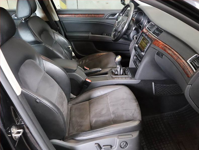 Škoda Superb (2010) 2.0 TDI, Xenony, Tempomat - fotka 9 z 23