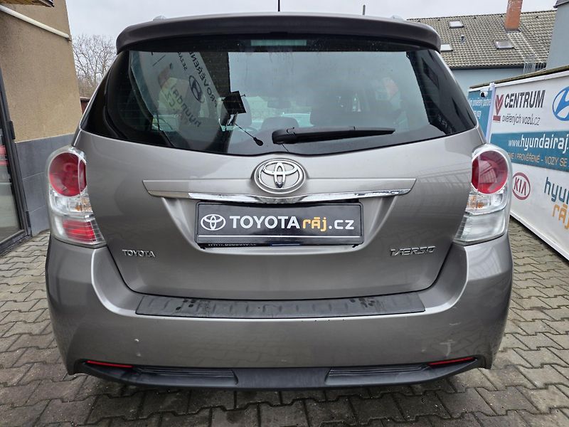 Toyota Verso 1.6-NÍZKÁ SPOTŘEBA-NAVI-KAMERA - fotka 9 z 15