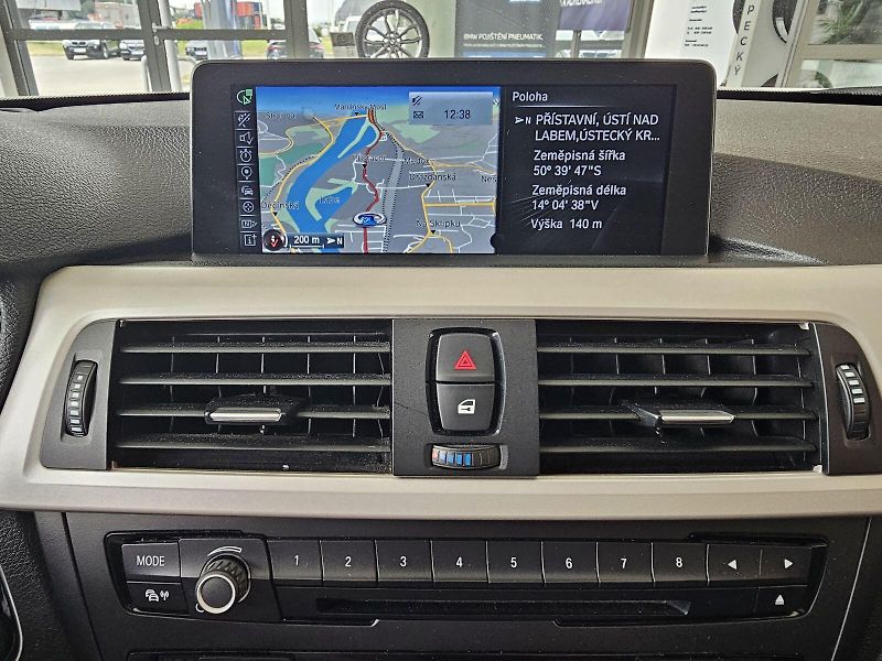 BMW Řada 4 420d xDrive - fotka 21 z 22
