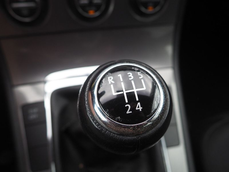 Volkswagen Passat Variant (2008) 1.9 TDI, 77 kW - fotka 29 z 30