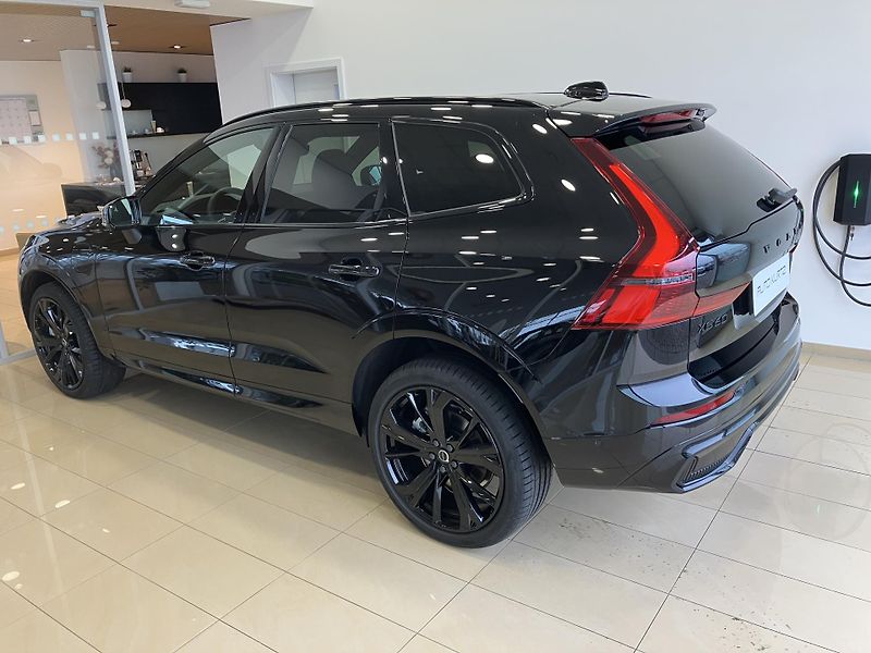Volvo XC60 T6 AWD Black Edition Plus AT8 - fotka 7 z 40