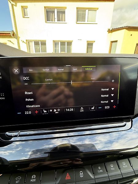 Škoda Octavia (2021) 1.4TSI iV 150 kW DSG Style DCC - fotka 16 z 18