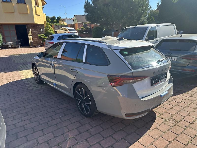 Škoda Octavia SPORTLINE, PANORAMA, HEAD-UP - fotka 5 z 19