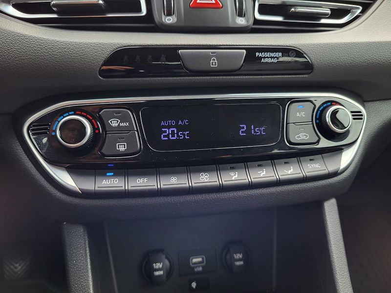 Hyundai i30 FASTBACK 1.5 T-GDI mHEV 118kW - fotka 13 z 47