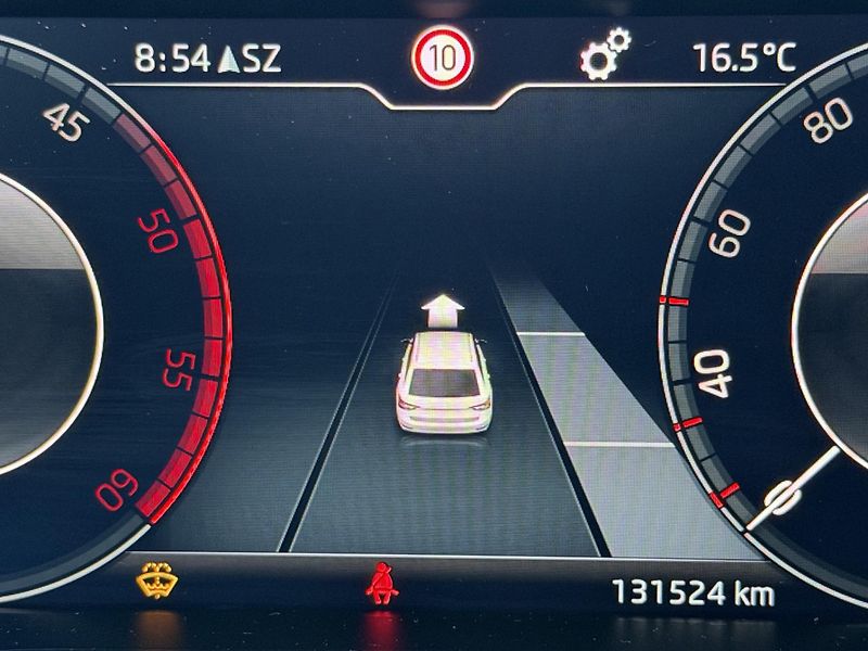 Škoda Superb 2.0 TDI 110kW L&K Combi DSG - fotka 26 z 38
