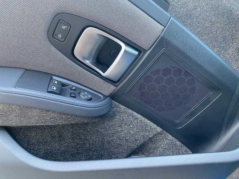 BMW i3 (2021) 120 Ah 2021 - fotka 18 z 20