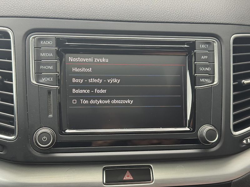 Volkswagen Sharan (2017) 2.0TDi 110kW 4M Highline 7míst - fotka 39 z 52