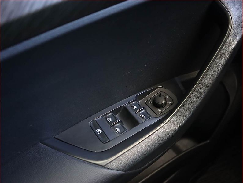 Škoda Karoq (2023) 2.0 TDI - fotka 20 z 23