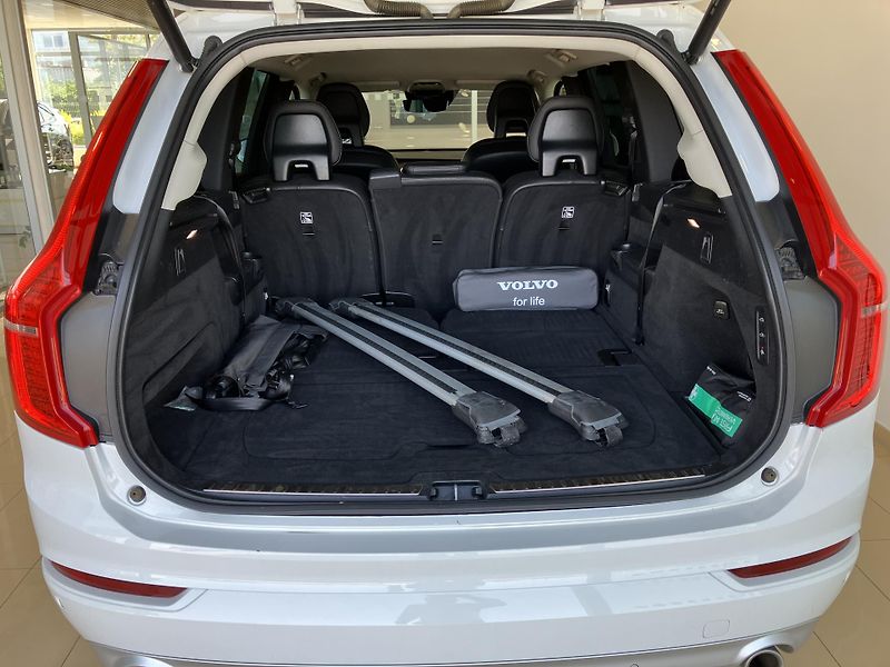 Volvo XC90 D5 AWD Momentum AT8, ČR - fotka 9 z 50
