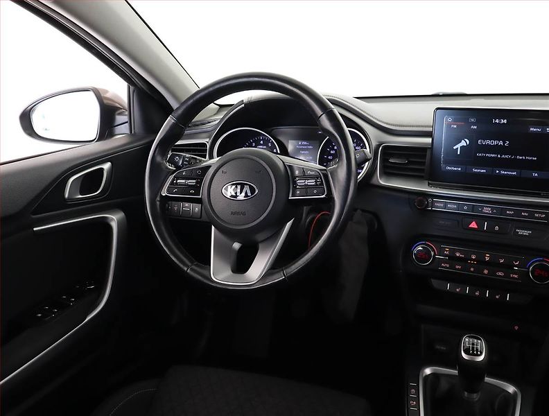 Kia Ceed (2019) 1.4 T-GDI, Serv.kniha, Xenony - fotka 7 z 22