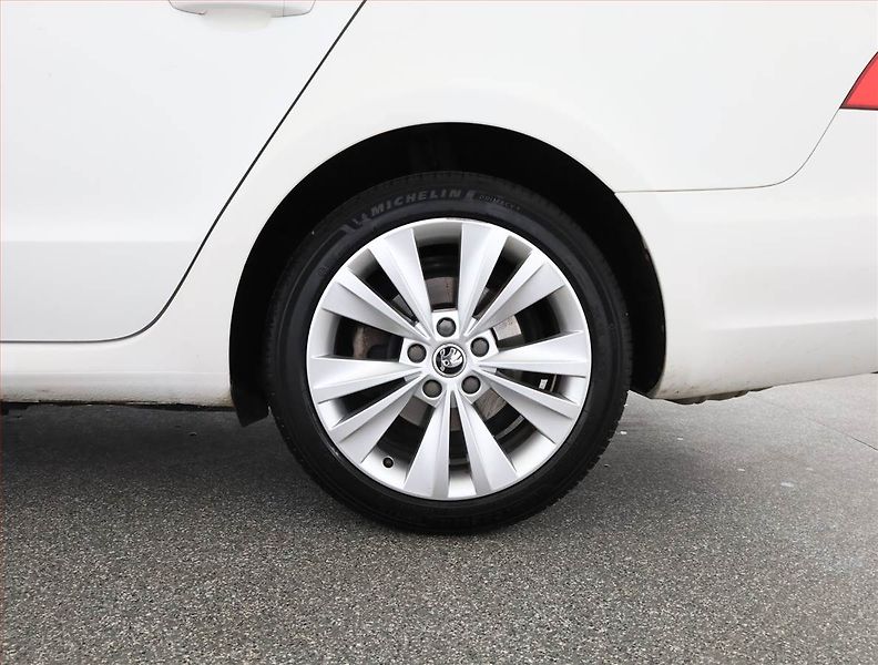Škoda Superb (2015) 2.0 TDI, Serv.kniha, Tempomat - fotka 17 z 17