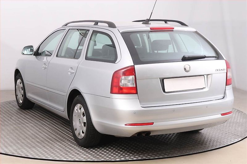Škoda Octavia (2009) 2.0 TDI, Automat, po STK - fotka 4 z 15