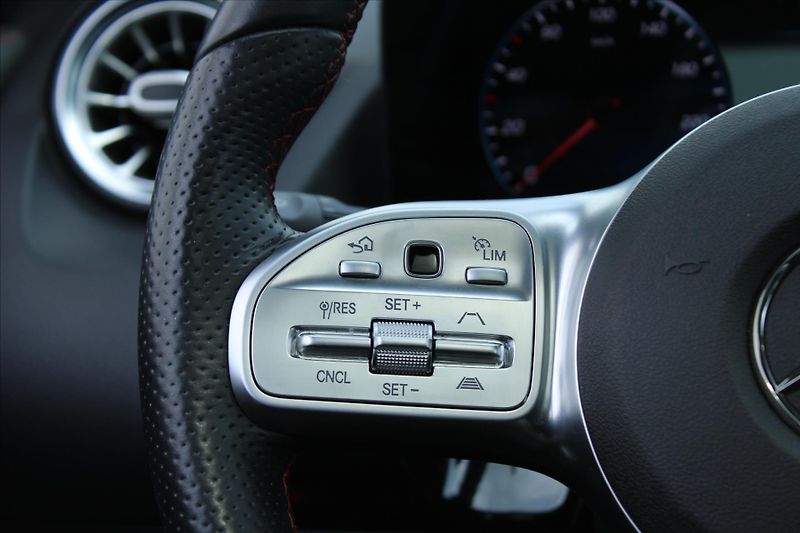 Mercedes-Benz GLA 250 165kW 4MATIC AMG ČR - fotka 17 z 34