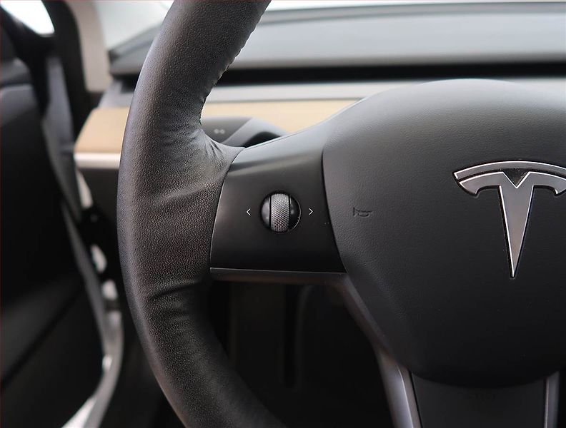 Tesla Model 3 (2021) Long Range 4WD 79kWh, SoH 81% - fotka 28 z 33