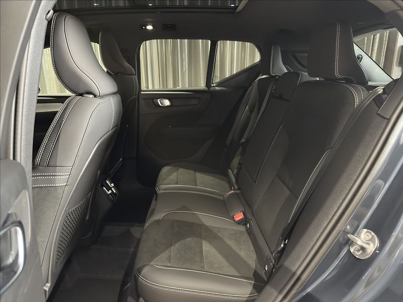Volvo XC40 (2026) 2,0 B4  Ultra - fotka 16 z 33