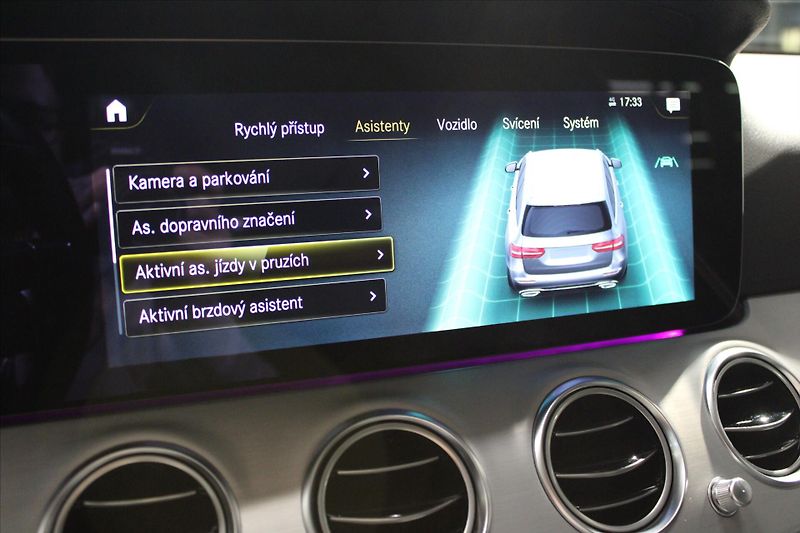 Mercedes-Benz Třídy E 300d 4MATIC DIS+ / 360° / NezT - fotka 17 z 27