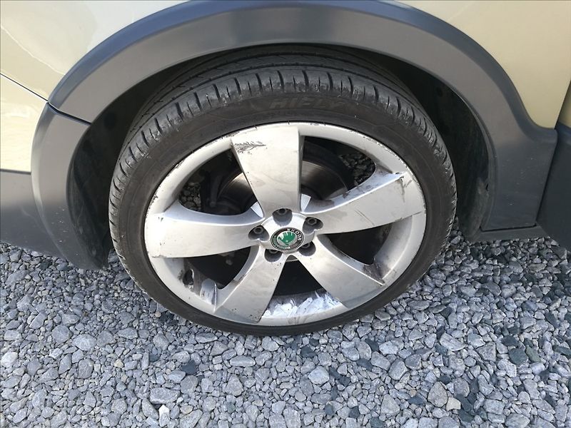 Škoda Roomster 1,2 TSi Scout - fotka 12 z 17