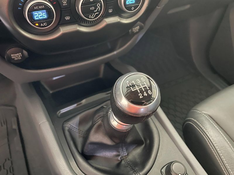 Ford Ranger (2015) Limited 3.2TDCi 147kW 4x4 - fotka 15 z 29