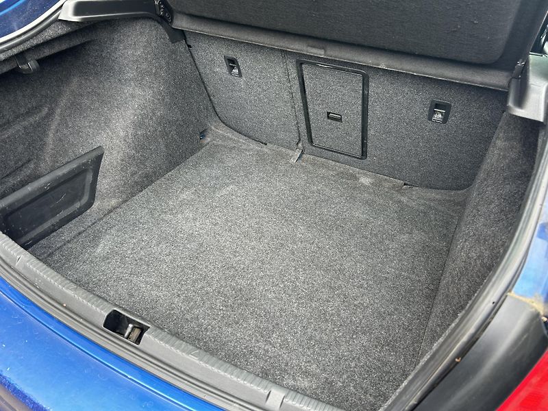 Škoda Rapid 1.6 TDI Elegance - fotka 16 z 20