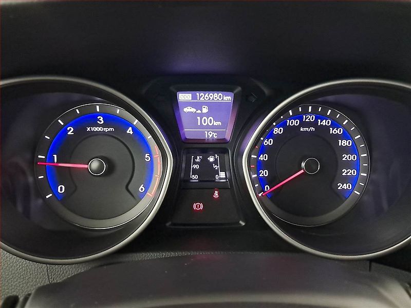 Hyundai i30 (2017) Trikolor 1.6 CRDi, Serv.kniha - fotka 11 z 17