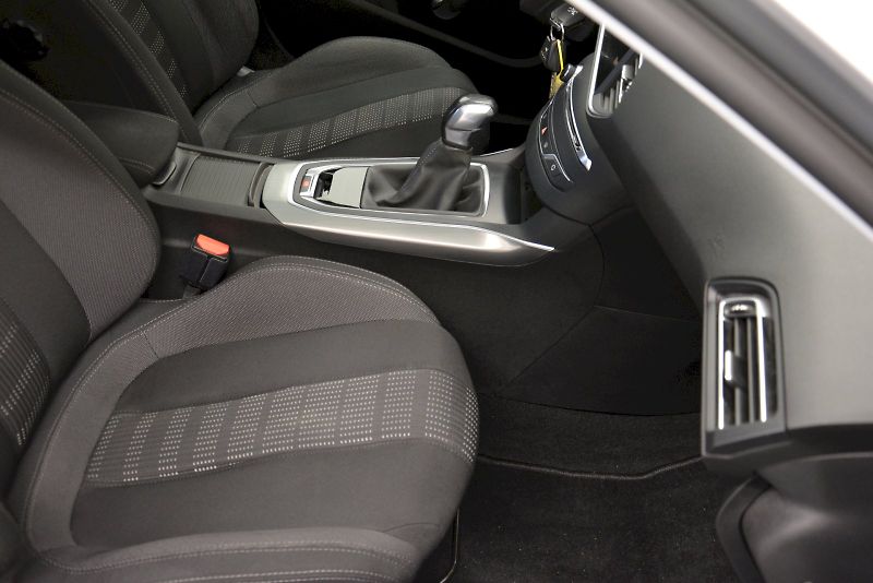 Peugeot 308 (2016) SW 1.6 HDI 73 kW ALLURE - prav - fotka 26 z 27