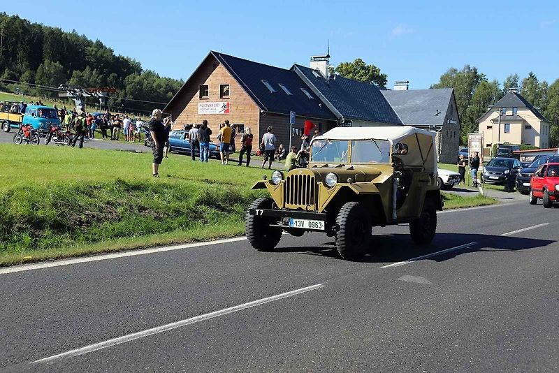 V Dolním Podluží si dali sraz majitelé strojů z dob budování socialismu.