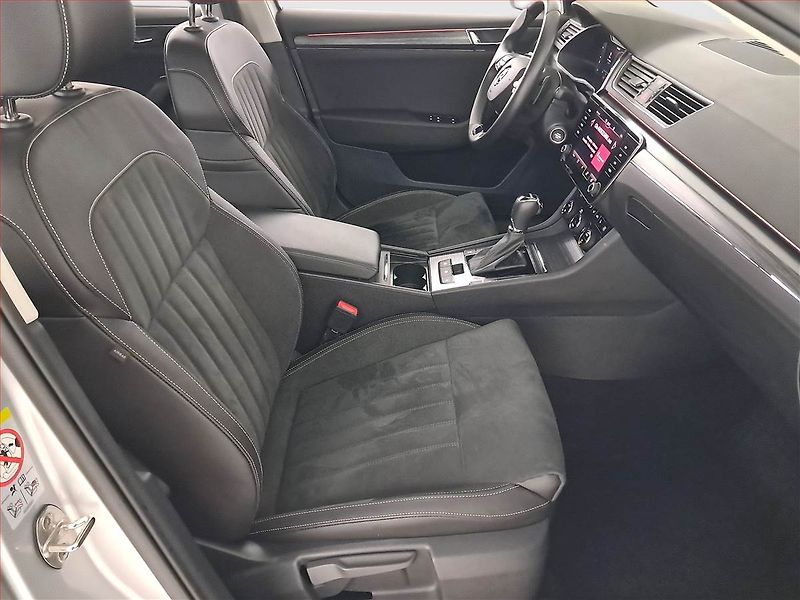 Škoda Superb (2023) 2.0 TSI - fotka 9 z 24