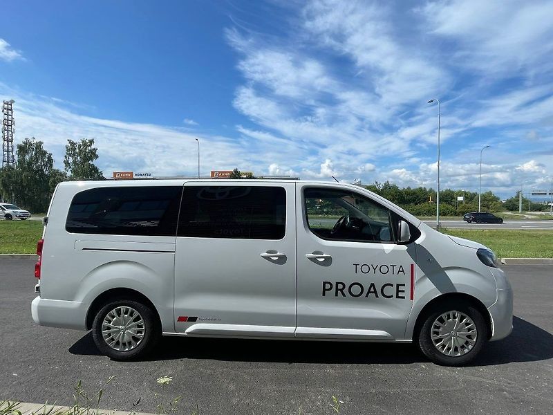 Toyota ProAce Verso 2.0 D-4D L2 MT Business 8S - fotka 8 z 23