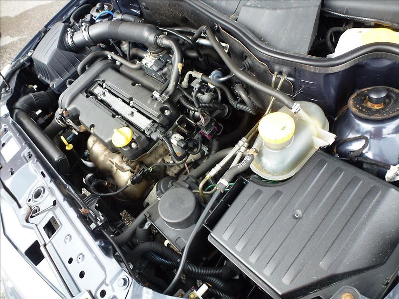 Opel Tigra 1,4 16V Roadster Cabrio - fotka 38 z 48
