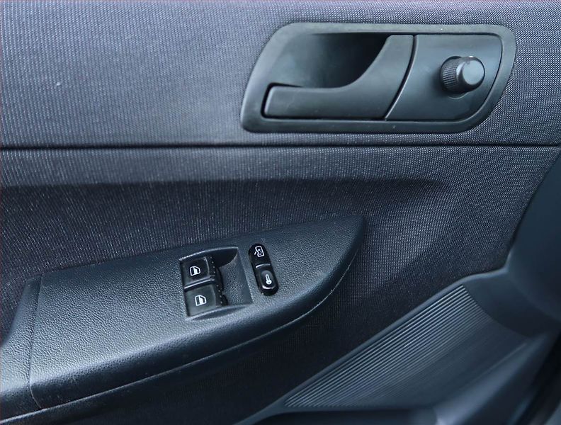 Škoda Fabia (2003) 1.2 12V, nová STK, zamluveno - fotka 14 z 14