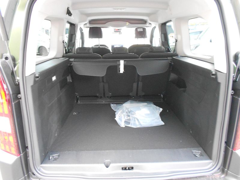 Peugeot Rifter LONG ALLURE BlueHDi 130 M6 - fotka 6 z 10