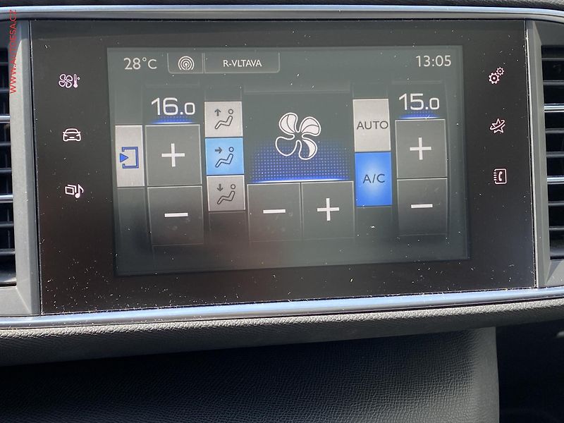 Peugeot 308 (2016) 2.0 HDi, Allure, LED, panor - fotka 15 z 19