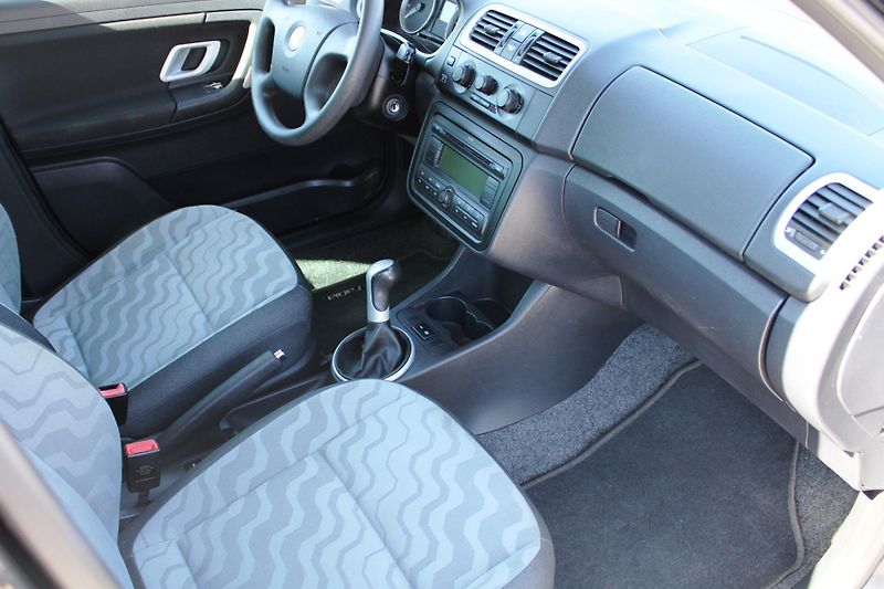 Škoda Fabia (2009) 1,4i 16V KLIMA EL.OKNA TAŽNÉ - fotka 12 z 16