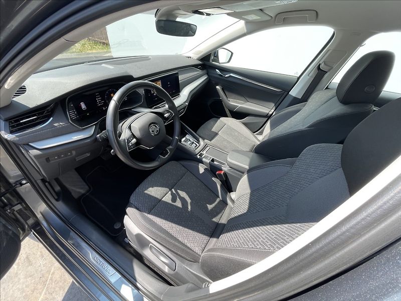 Škoda Octavia 2,0 TDI DSG Combi Style Plus - fotka 5 z 23