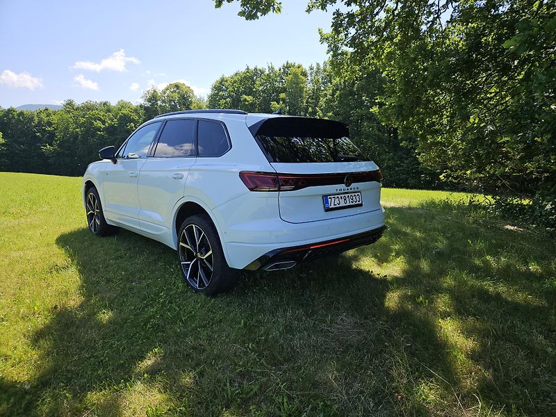 Volkswagen Touareg (2025) záruka 5 let Rline MAXI VÝBAVA - fotka 3 z 14