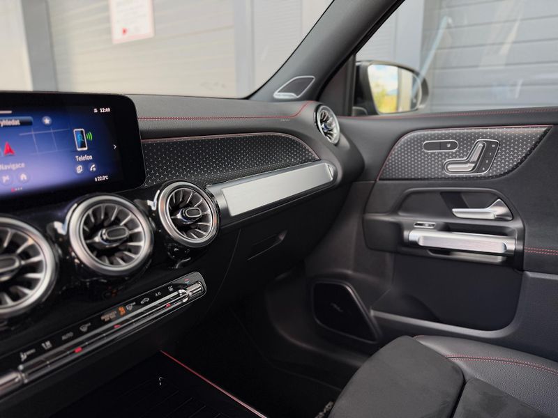 Mercedes-Benz EQB (2025) EQB 300 4Matic AMG Line - fotka 38 z 56