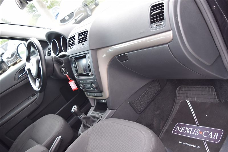 Škoda Yeti 2,0 TDI 110KW 4x4 TAŽNÉ XENONY - fotka 44 z 50