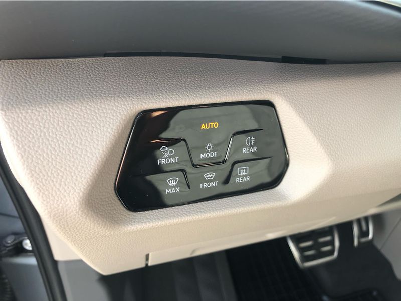 Volkswagen Multivan (2026) LONG STYLE 1,5TSI PHEV 4MOTION - fotka 17 z 30