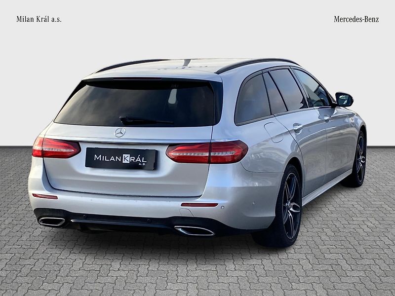 Mercedes-Benz Třídy E E 220d 4MATIC AMG - fotka 5 z 28